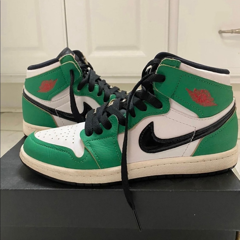 size 3.5 lucky green jordan’s fits size 5 womens